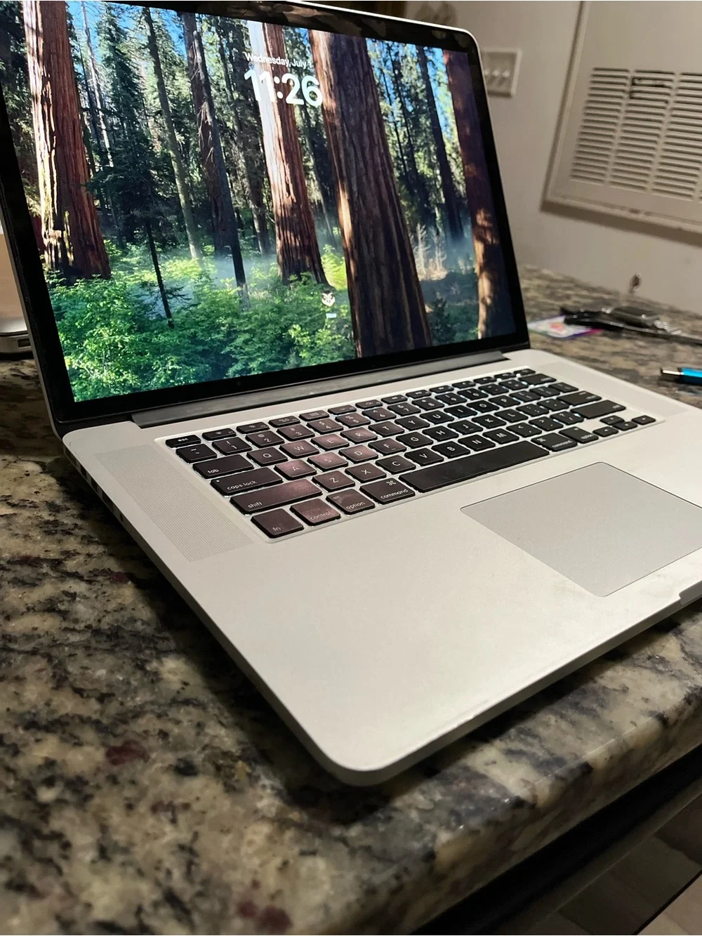 Apple MacBook Pro Silver 15-inch Core i7 16GB Somona